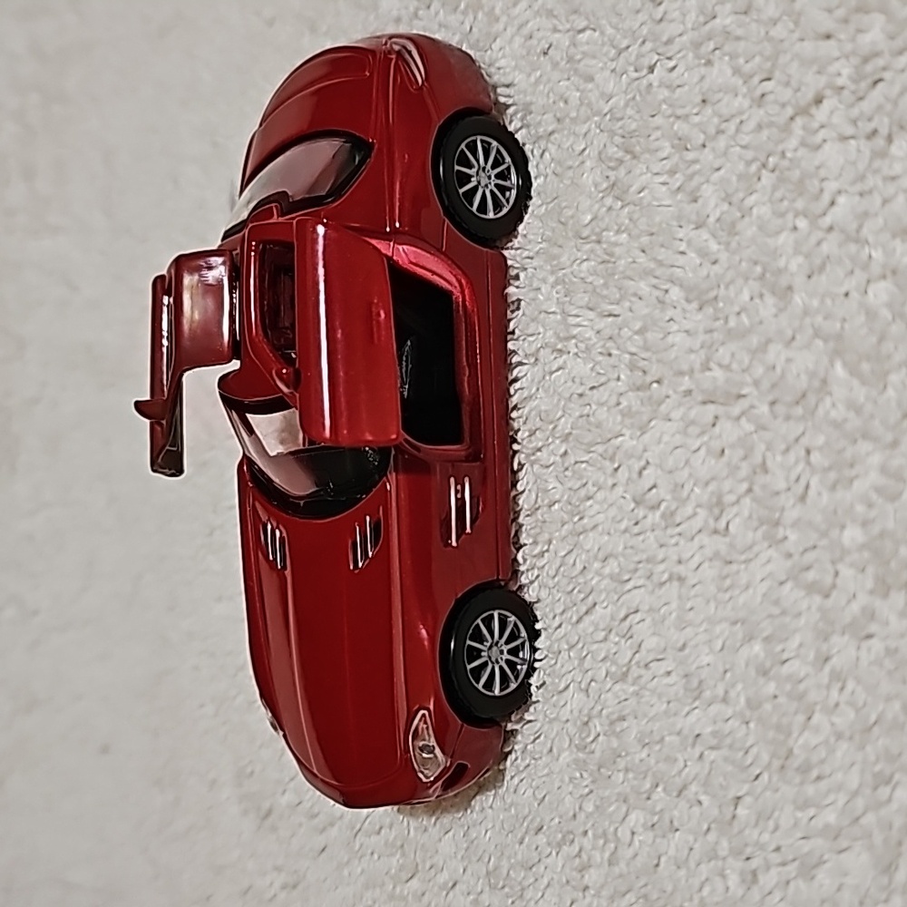 MAISTO Mercedes-Benz SLS AMG Die Cast Car 1/40 Scale Red Doors Open NWT